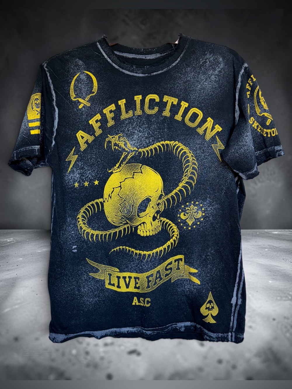 Vtg Affliction T Shirt Y2K Skull Wings AOP Sz S Black Yellow Stitch Snake Eyes